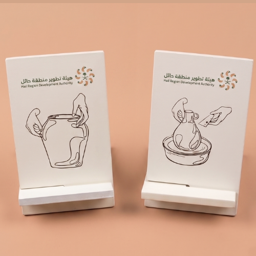 ستاند مكتبي بهوية تراثية